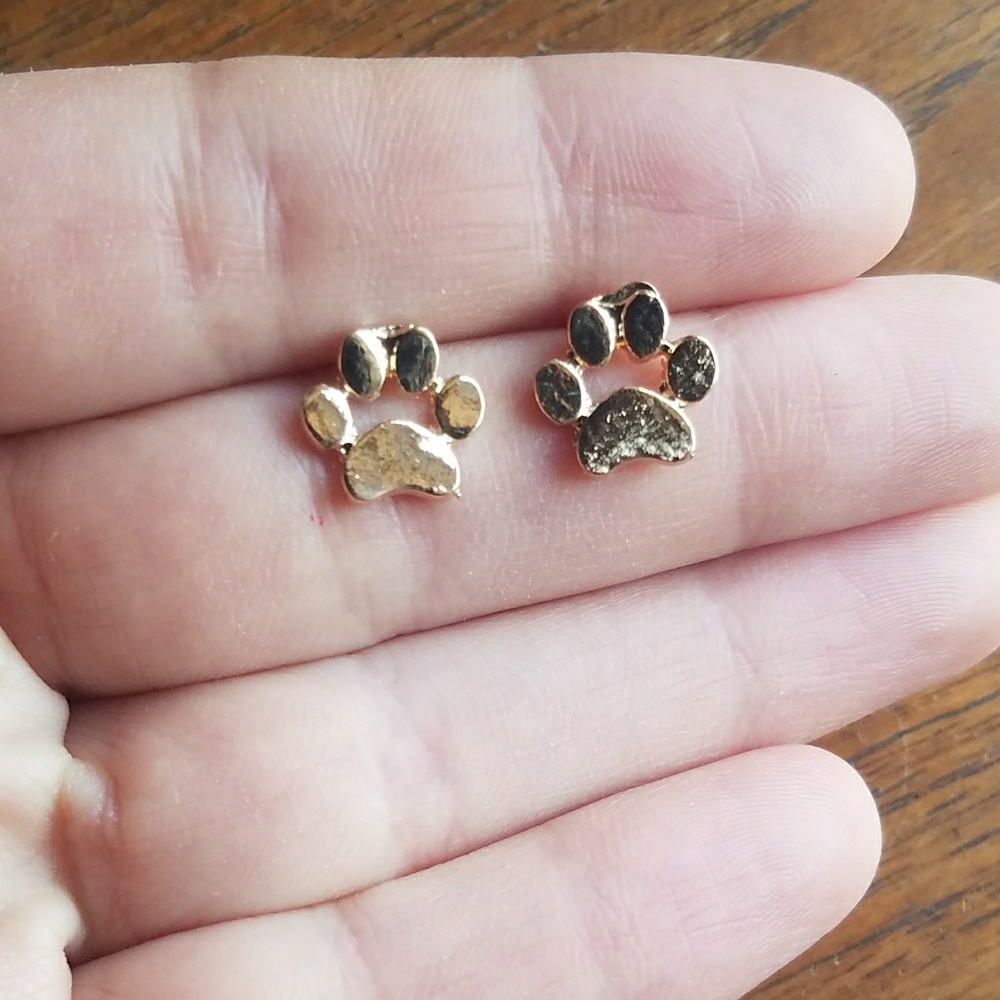 NWOT Gold Paw Prints Studs - Picture 7 of 8